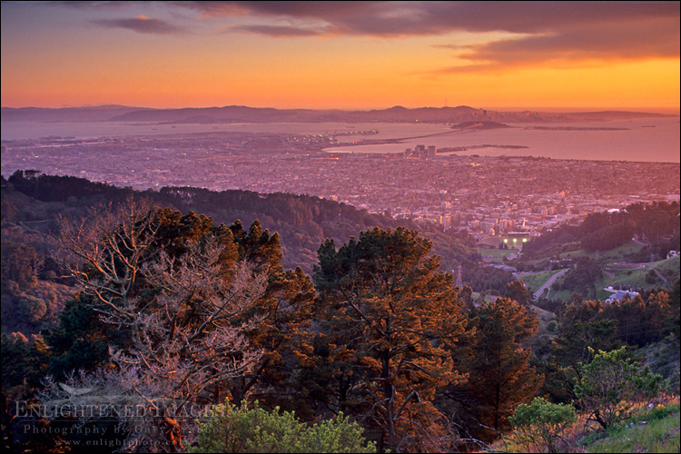 Photo: Sunset over the San Francisco Bay from Tilden Regional Park, Berkeley Hills, Alameda County, California