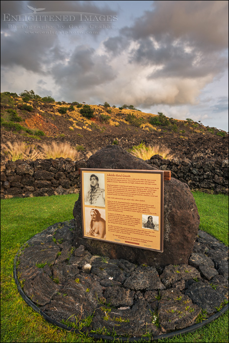 Image: Memorial marker at the site of the Kuamo'o Battle (1819), at The End of the World, North Kona District, Big Island, Hawaii