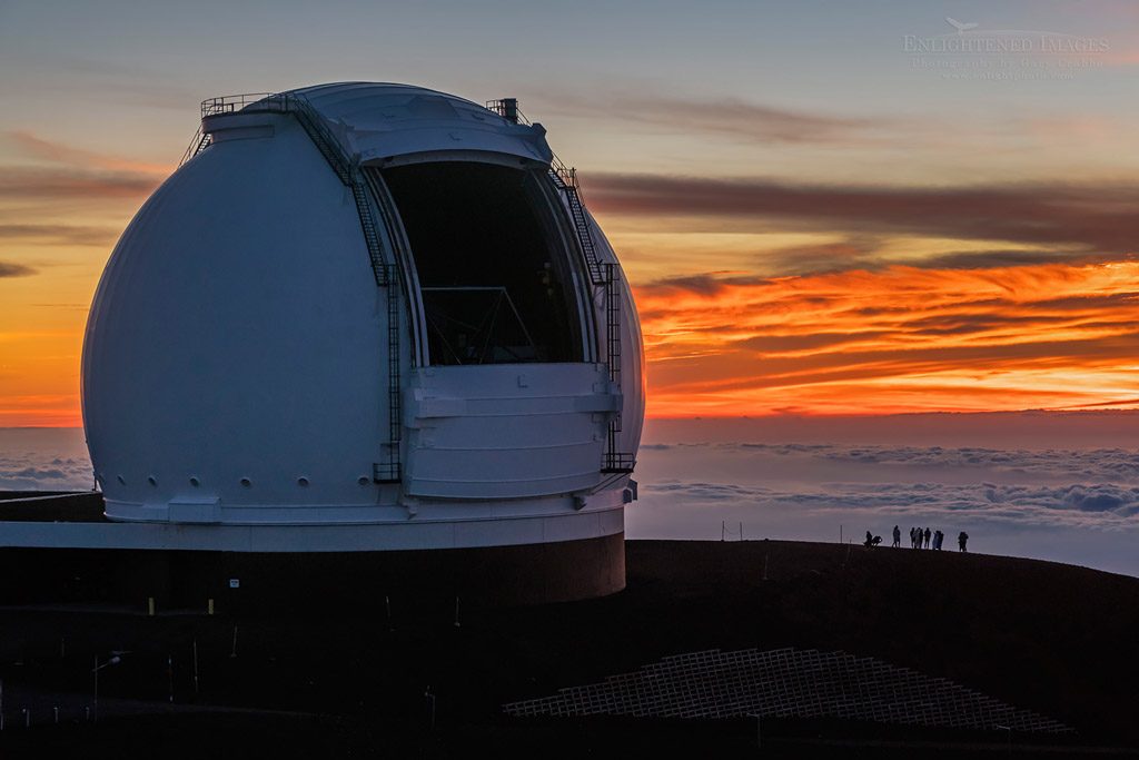 Photo: Visitors watch the sunset next to the Keck Telescope atop Mauna Kea, Big Island of Hawai'i, Hawaii