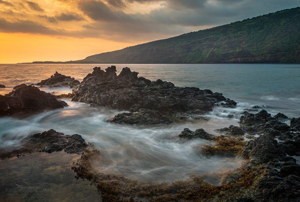 Photo: Breaking waves and rocks at Manini Beach, Napo'opo'o Beach Park, Big Island of Hawai'i, Hawaii