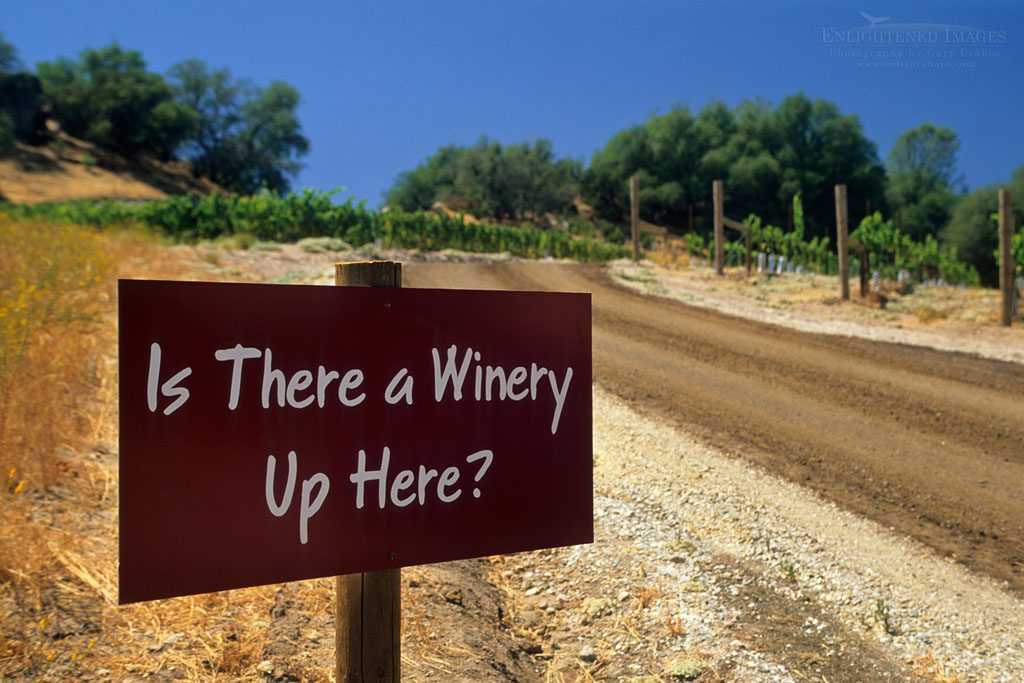 Photo: Sign on the road to Twisted Oak Winery Murphys, Calaveras County, California
