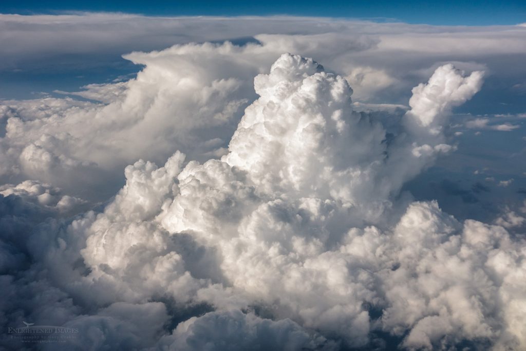 Photo: Aerial view of the three types of cumulonimbus clouds: Cumulonimbus calvus (FG), Cumulonimbus capillatus (MG) Cumulonimbus incus (BG)