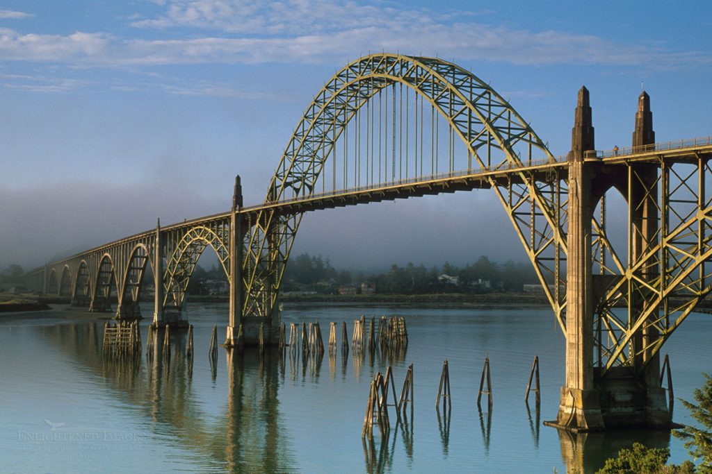 Photo picture of Yaquina Bay Bridge and fog in morning light (type: steel Arch Bridge / Suspended Deck), Newport, Central Oregon Coast