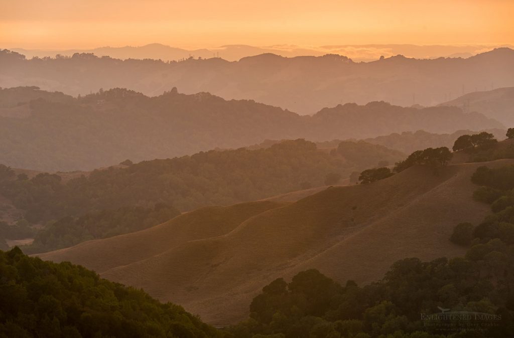 Photo Picture of Rolling hills at sunset in Briones Regional Park, Contra Costa County, California