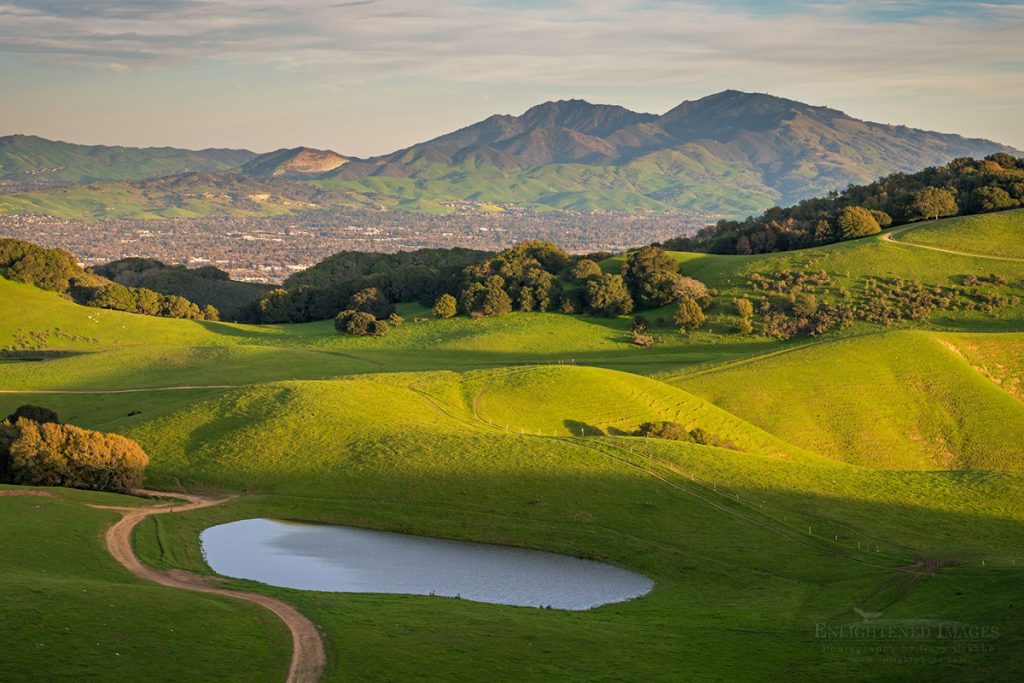 Photo picture of Green hills, trail, and lagoon along the Briones Crest looking toward Mount Diablo, Briones Regional Park, Contra Costa County, California