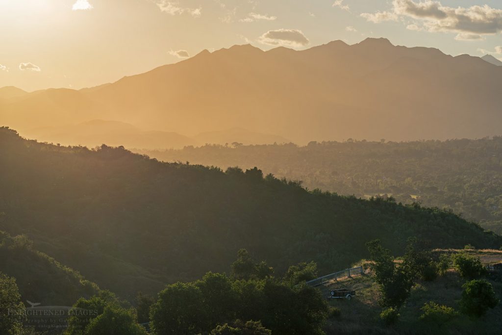 Photo picture of Looking out over the Ojai Valley at sunset, Ventura County, California