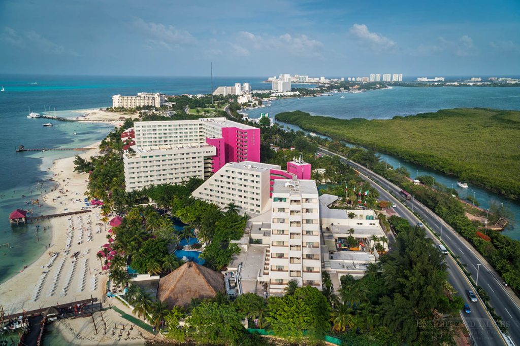 Photo: Aerial view of resort hotels along the Hotel Zone in Cancun, Yucatan Peninsula, Quintana Roo, Mexico