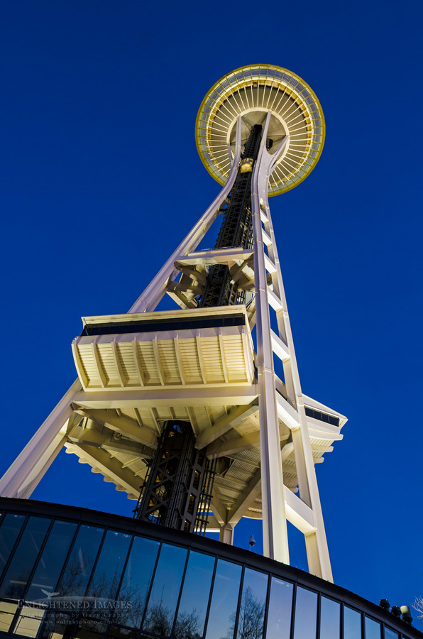 Photo picture of Space Needle in evening, Seattle, Washington