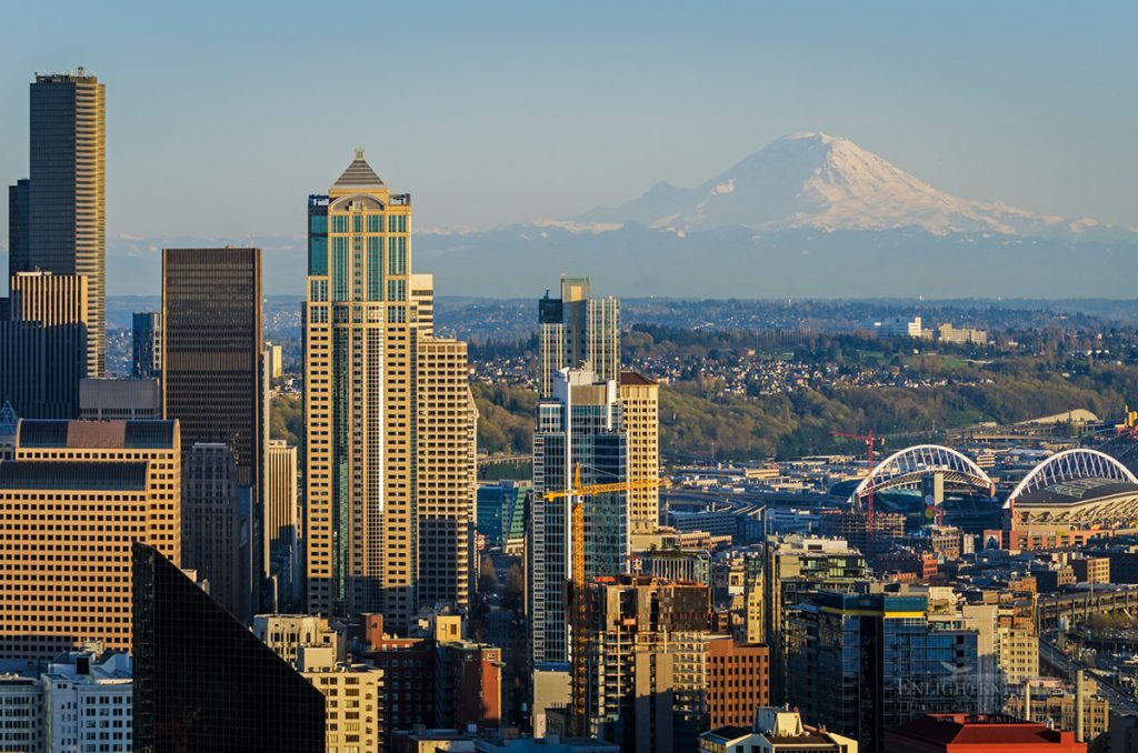 Photo picture of Seattle city skyline with Mount Rainier in distance, Washington