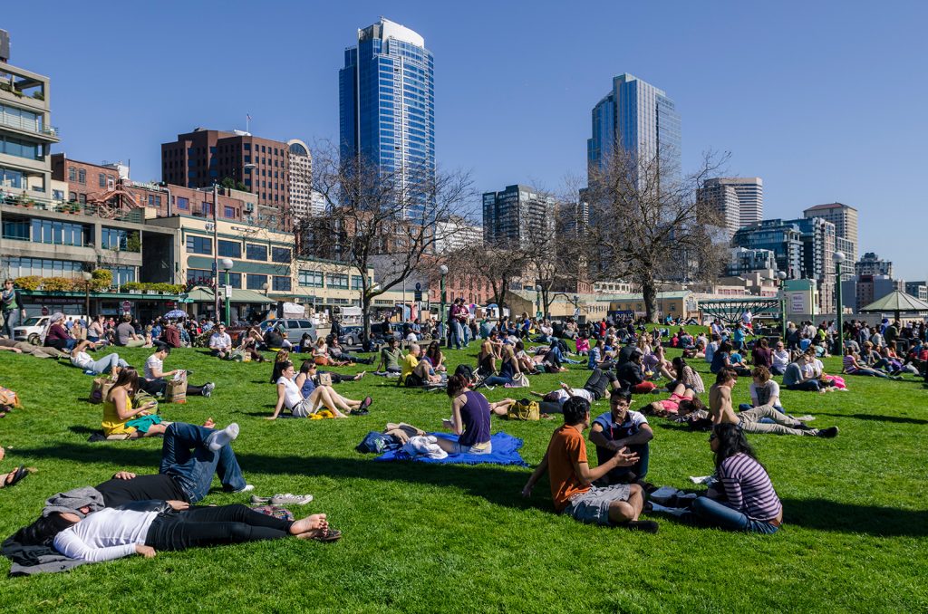 Photo picture of People enjoying a rare warm Sunny spring Day in Seattle, Washington
